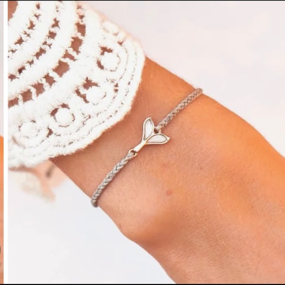 NEW - Puta Vida Rose Gold Mermaid Fin Charm Bracelet. - Picture 4 of 10